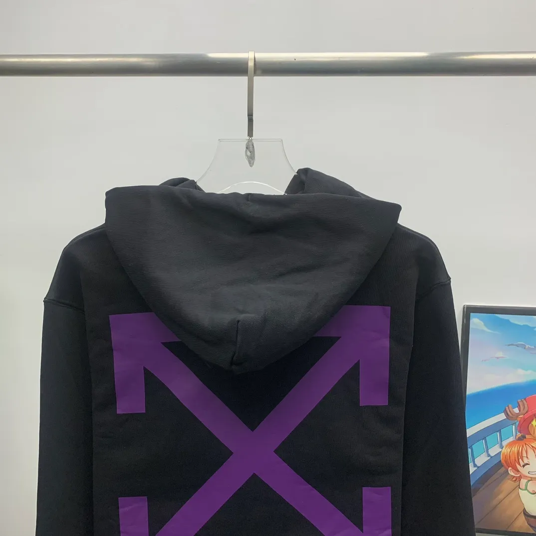 The top tested version of Off-White 2023 new autumn and winter Angel Caravaggio spray-painted arrow hooded sweatshirt. The craftsmanship of this model can be said to be very difficult. There is a direct comparison between our home and many versions on the market. You can more clearly distinguish between good and bad just by looking at the prints. This printing uses Kornit's digital direct-injection process. The entire printing effect is like drawing lines with a marker pen. The imitation effect can achieve the same visual effect as the real thing. The main reason is that the color transition of this printing is too small, which makes it impossible to directly copy the pattern when scanning. The image must be manually enlarged more than 40 times, and then adjusted bit by bit to add a soft color (white) effect. The fabric is made of 480g large fish scale pure cotton terry dyed in a vat, which is a big launch and has a full drape. Full set of customized accessories, washed, labeled. Guaranteed to be the top product on the market.  Color: Black Size: XS-L P:410